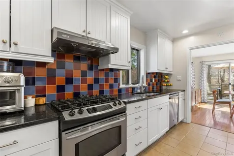 21 Tulip Tree Lane Mamaroneck NY 10543