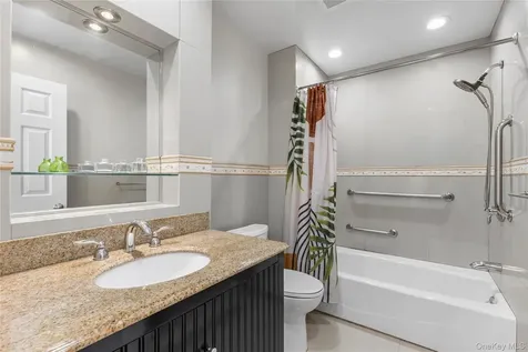 21 Tulip Tree Lane Mamaroneck NY 10543