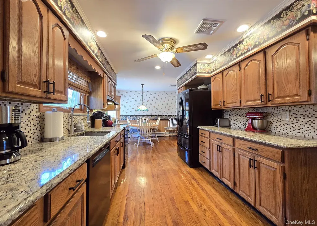 17 Ethan Lane Ronkonkoma NY 11779