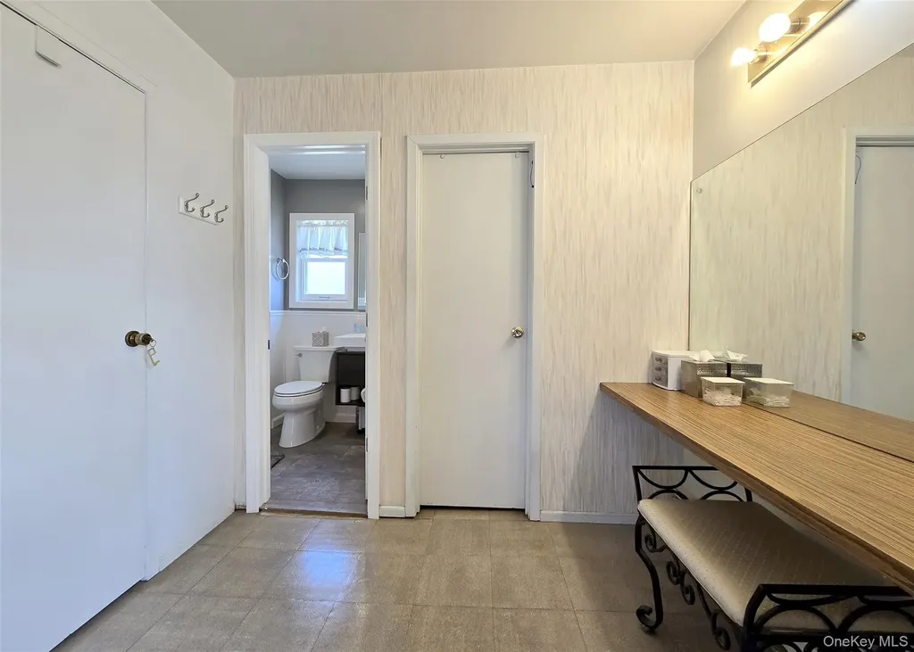 17 Ethan Lane Ronkonkoma NY 11779