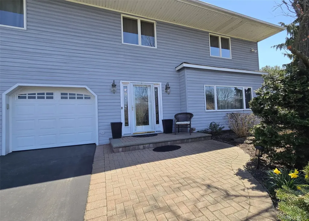 17 Ethan Lane Ronkonkoma NY 11779