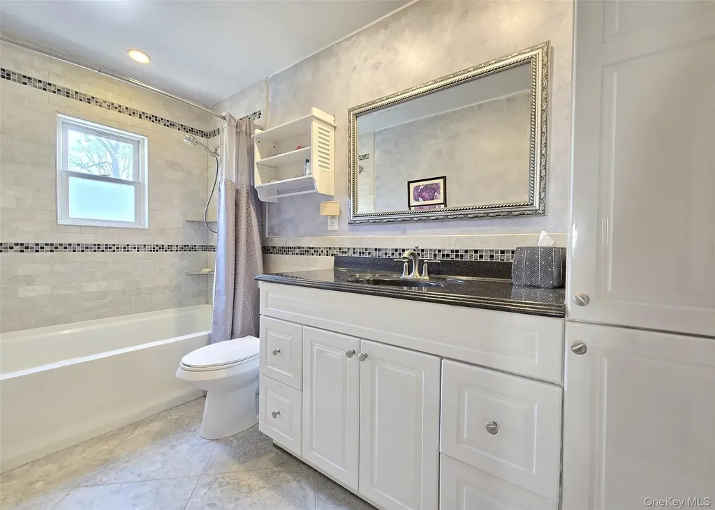 17 Ethan Lane Ronkonkoma NY 11779