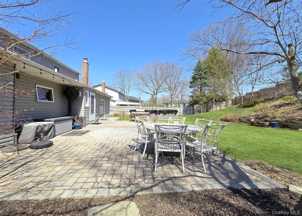17 Ethan Lane Ronkonkoma NY 11779