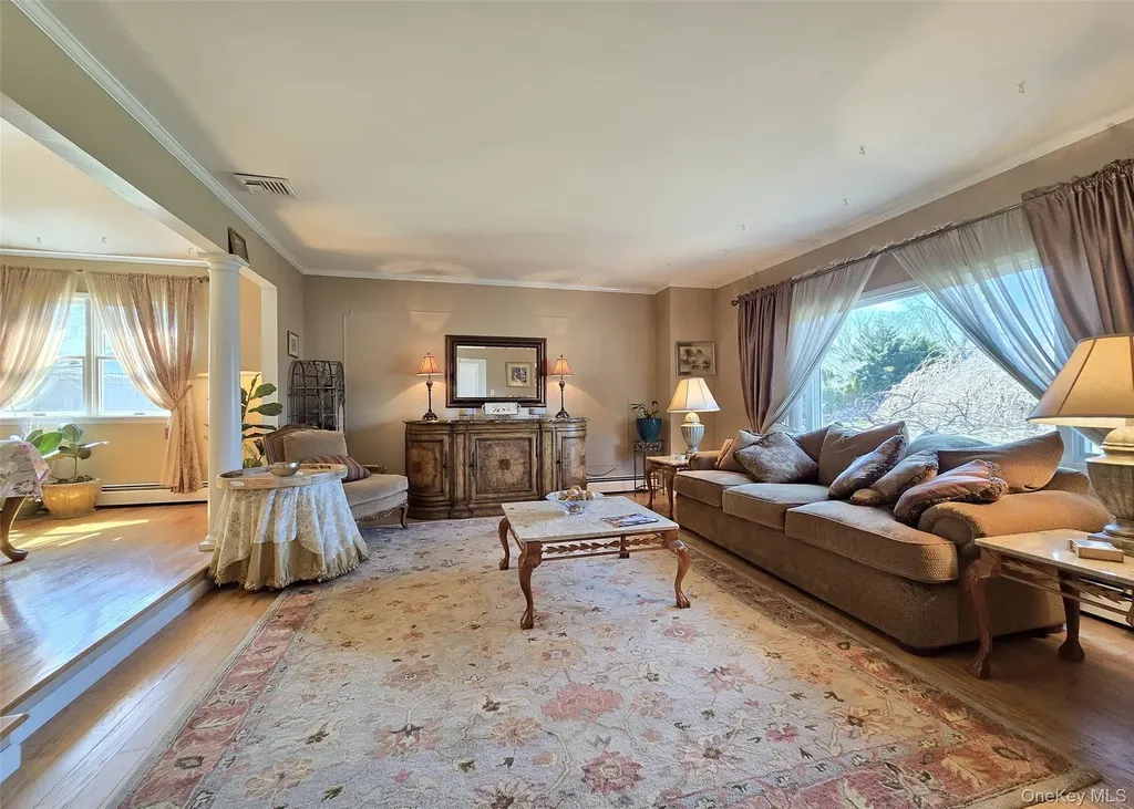 17 Ethan Lane Ronkonkoma NY 11779