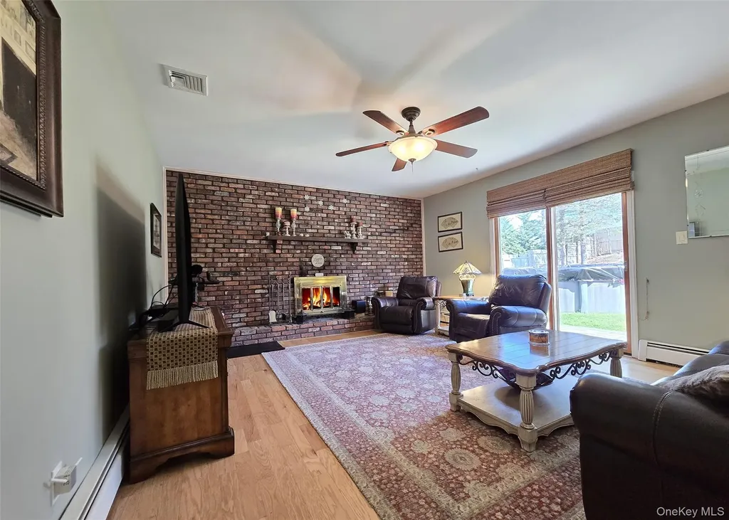 17 Ethan Lane Ronkonkoma NY 11779