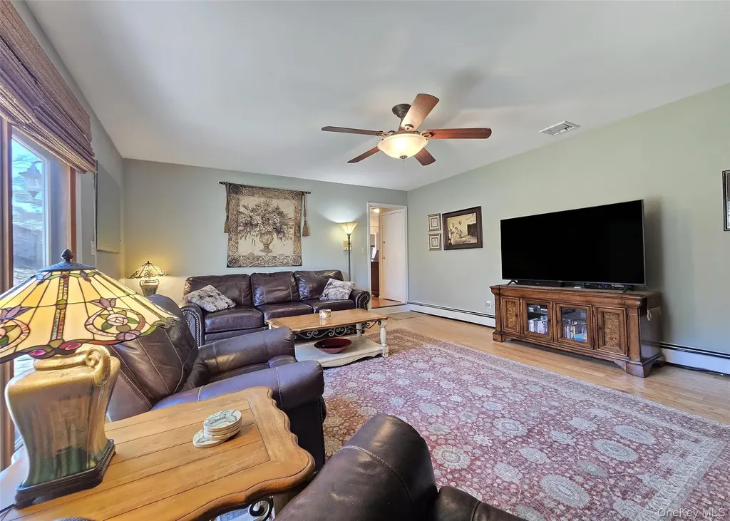 17 Ethan Lane Ronkonkoma NY 11779