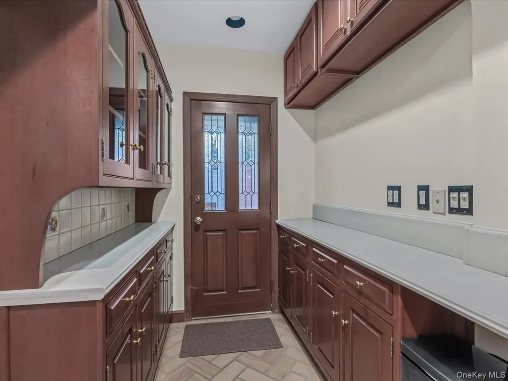 16 Kenilworth Road Mineola NY 11501