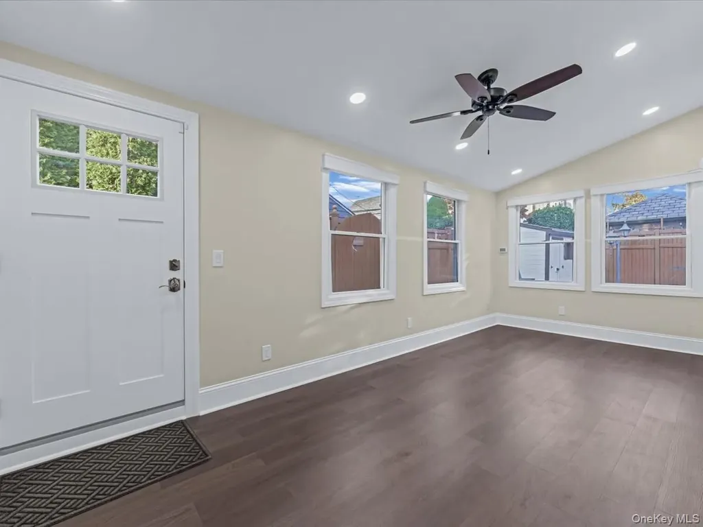 16 Kenilworth Road Mineola NY 11501