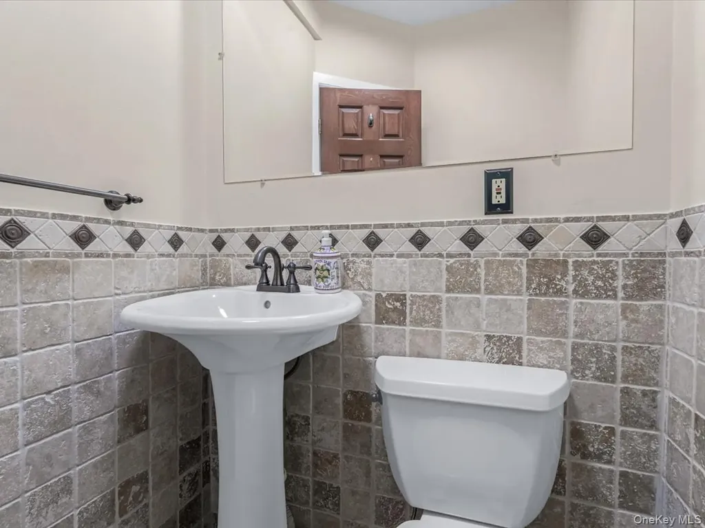 16 Kenilworth Road Mineola NY 11501
