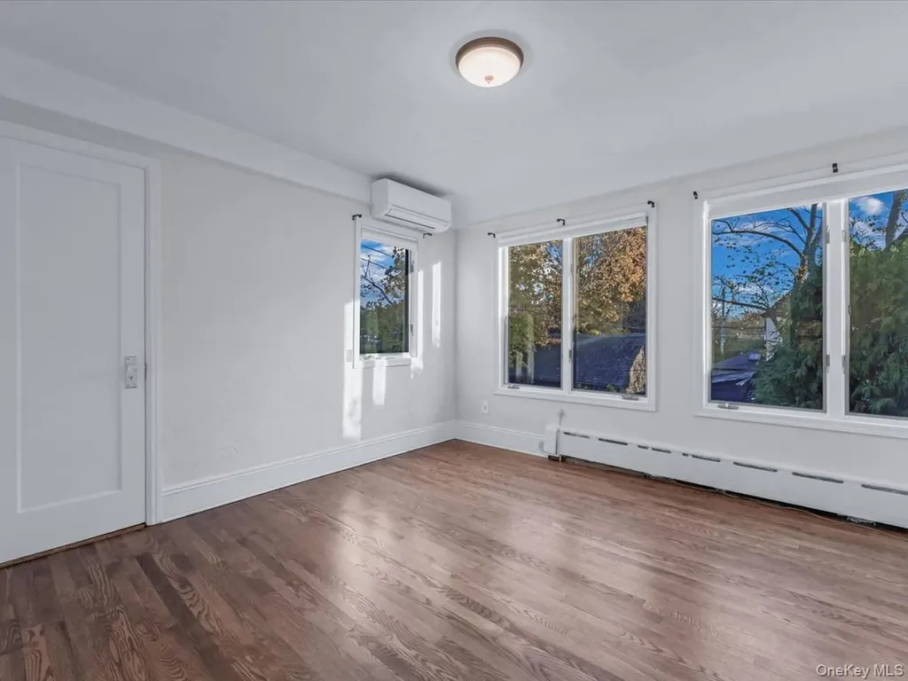 16 Kenilworth Road Mineola NY 11501