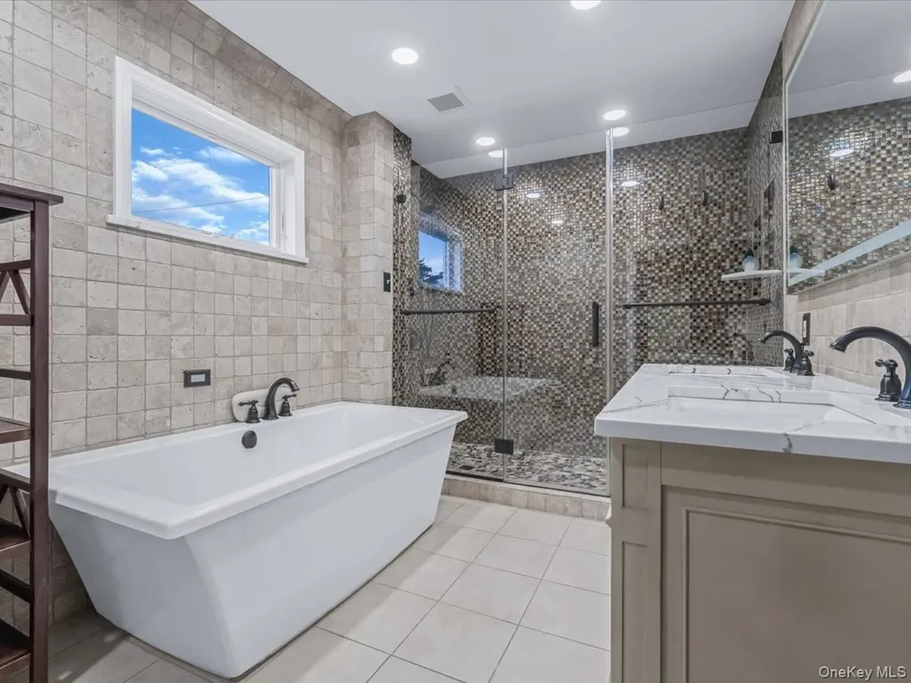 16 Kenilworth Road Mineola NY 11501