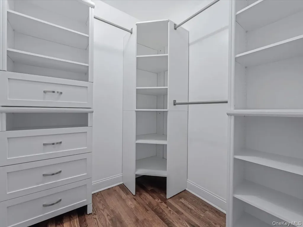 16 Kenilworth Road Mineola NY 11501