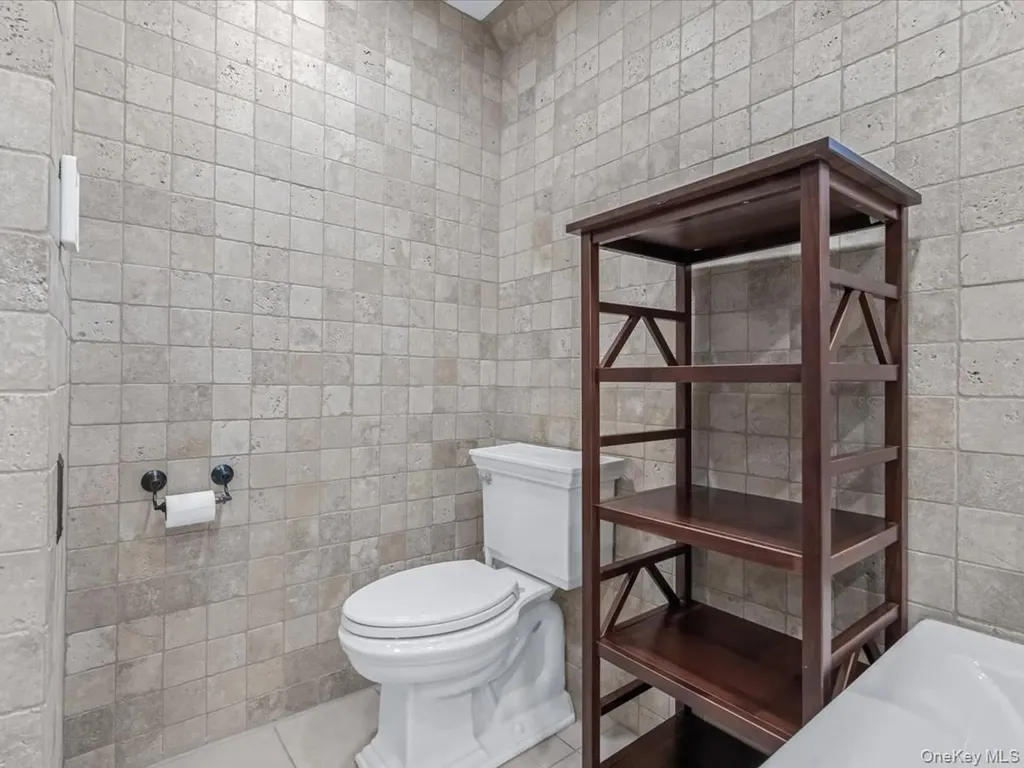 16 Kenilworth Road Mineola NY 11501
