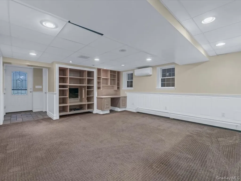 16 Kenilworth Road Mineola NY 11501