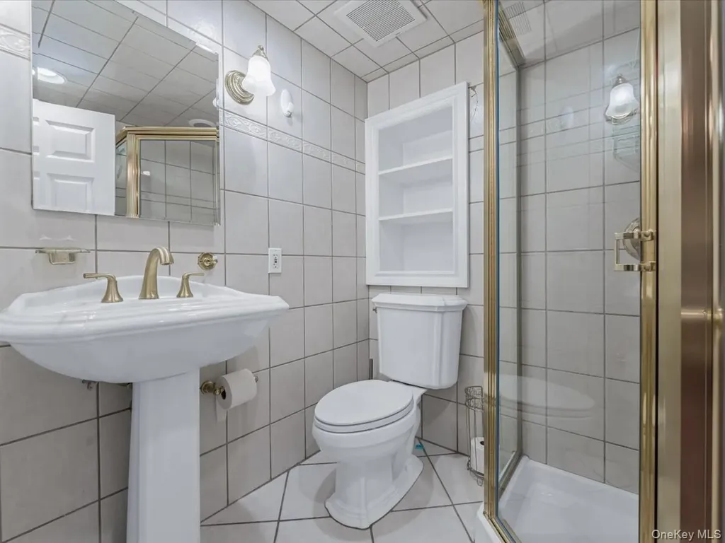 16 Kenilworth Road Mineola NY 11501