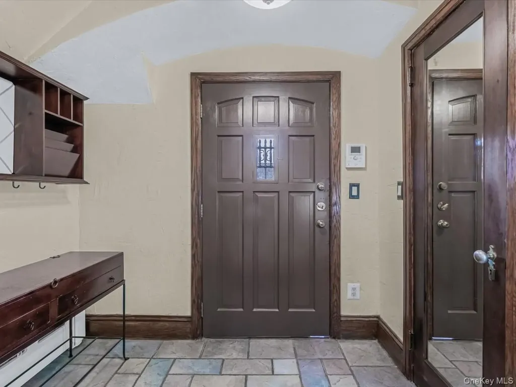 16 Kenilworth Road Mineola NY 11501