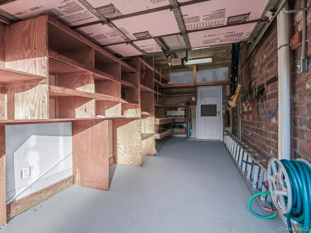 16 Kenilworth Road Mineola NY 11501