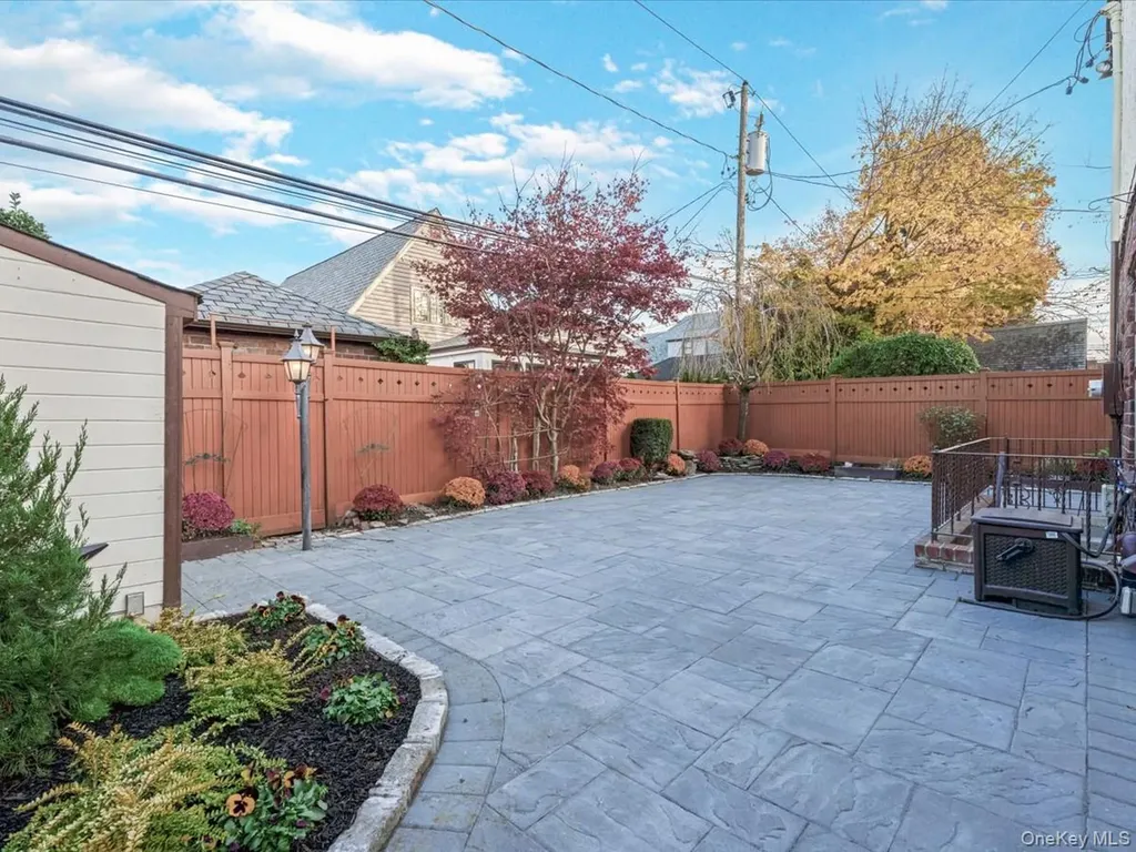 16 Kenilworth Road Mineola NY 11501