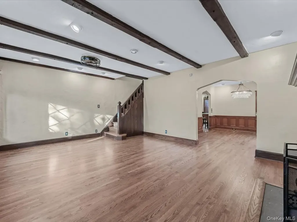 16 Kenilworth Road Mineola NY 11501