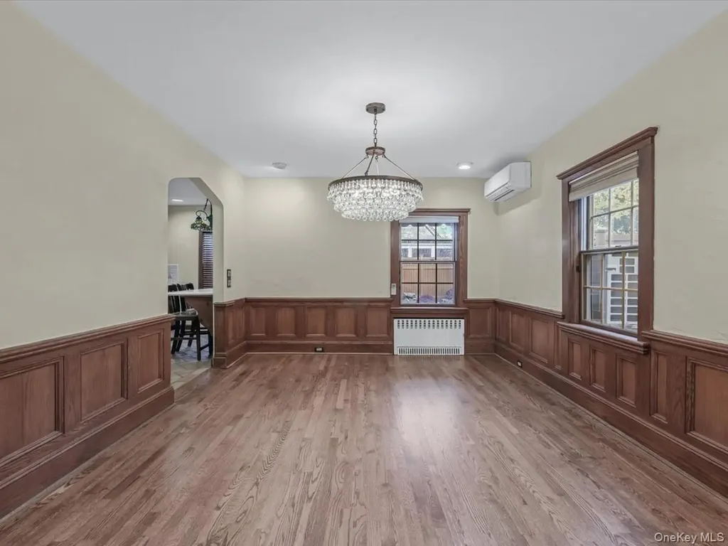 16 Kenilworth Road Mineola NY 11501