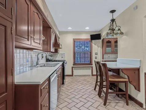 16 Kenilworth Road Mineola NY 11501