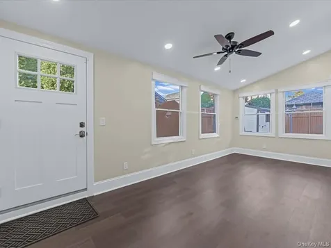 16 Kenilworth Road Mineola NY 11501