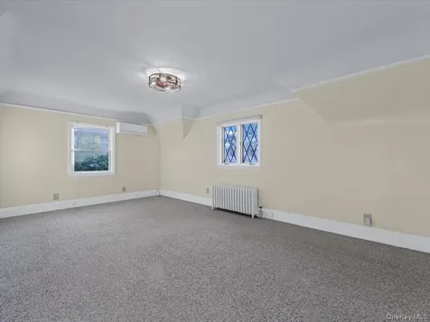 16 Kenilworth Road Mineola NY 11501