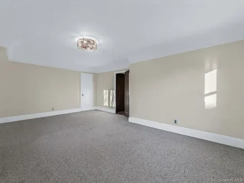16 Kenilworth Road Mineola NY 11501