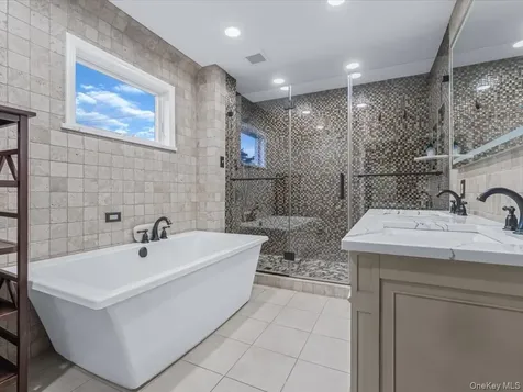 16 Kenilworth Road Mineola NY 11501