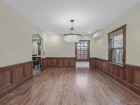 16 Kenilworth Road Mineola NY 11501