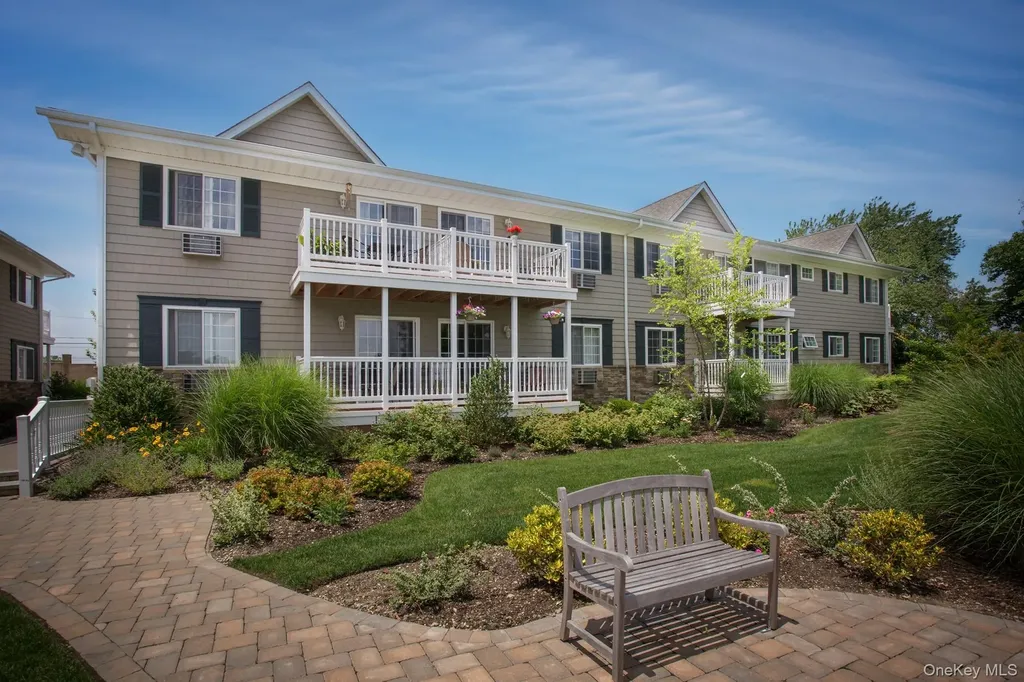 11 Willowbrook Avenue Bay Shore NY 11706