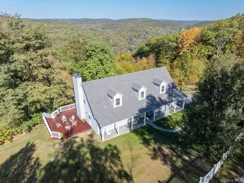 581 Barrett Hill Road Mahopac NY 10541