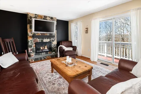 581 Barrett Hill Road Mahopac NY 10541