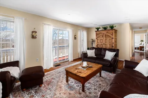581 Barrett Hill Road Mahopac NY 10541