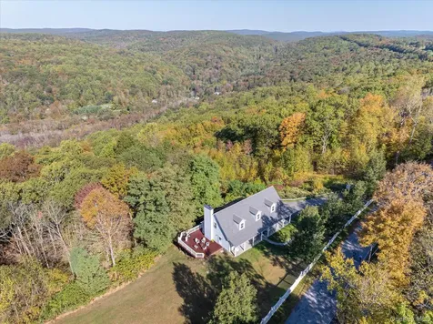 581 Barrett Hill Road Mahopac NY 10541