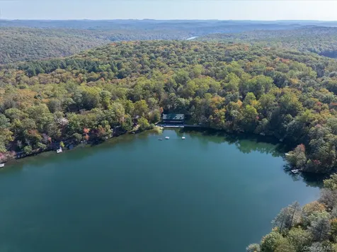581 Barrett Hill Road Mahopac NY 10541