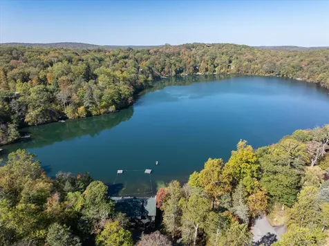 581 Barrett Hill Road Mahopac NY 10541
