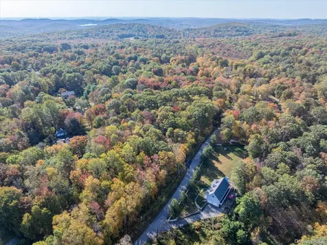 581 Barrett Hill Road Mahopac NY 10541