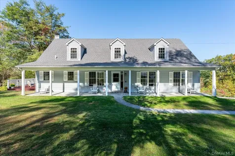 581 Barrett Hill Road Mahopac NY 10541