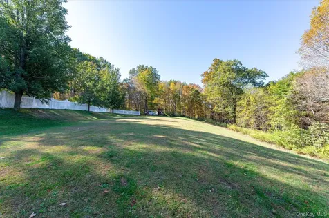 581 Barrett Hill Road Mahopac NY 10541