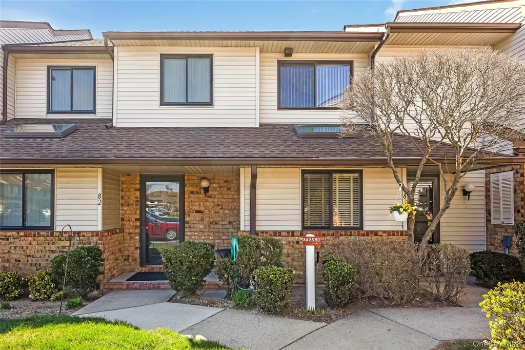 82 Cottonwood Court Wantagh NY 11793