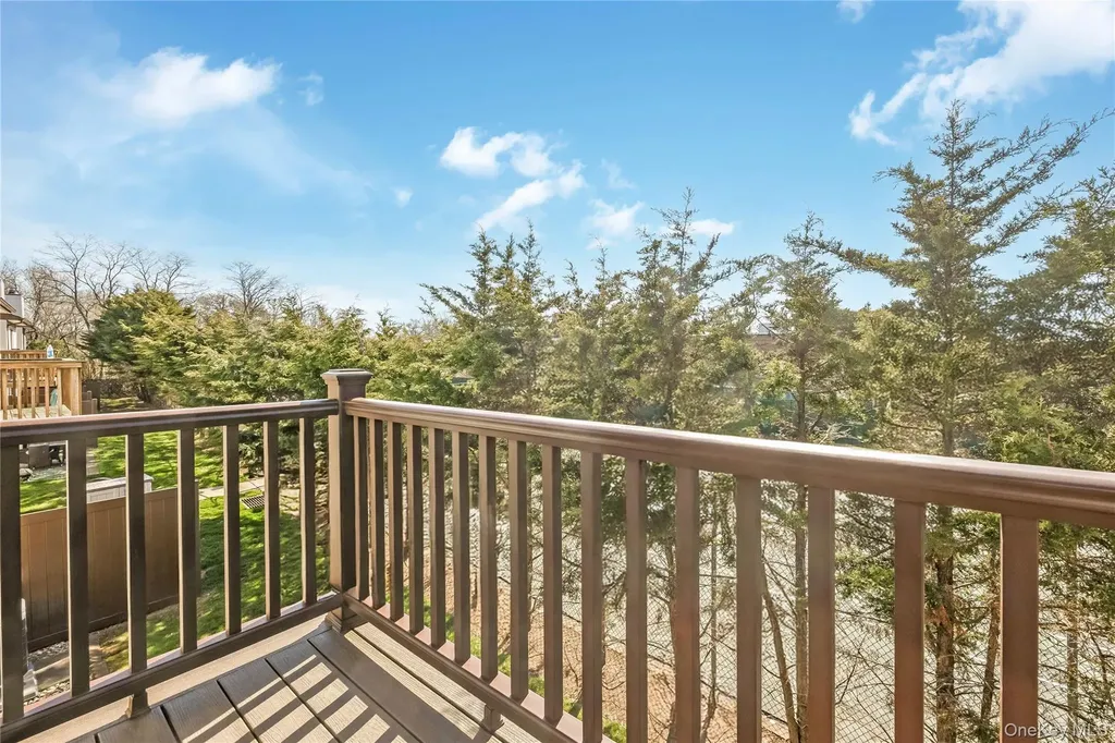 82 Cottonwood Court Wantagh NY 11793