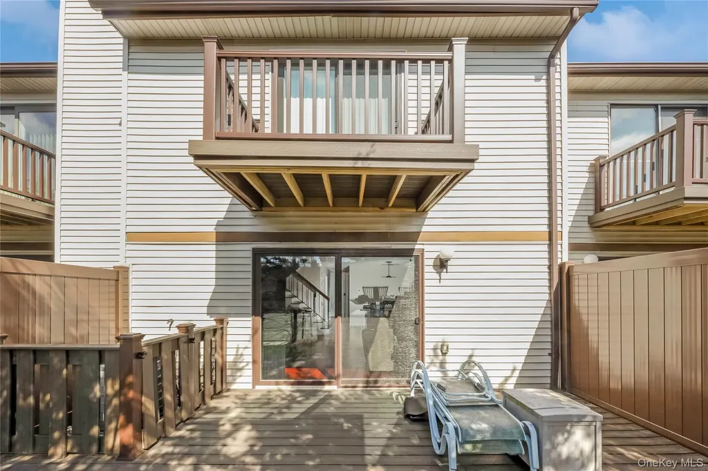 82 Cottonwood Court Wantagh NY 11793