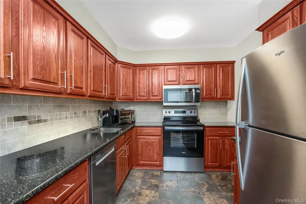 82 Cottonwood Court Wantagh NY 11793
