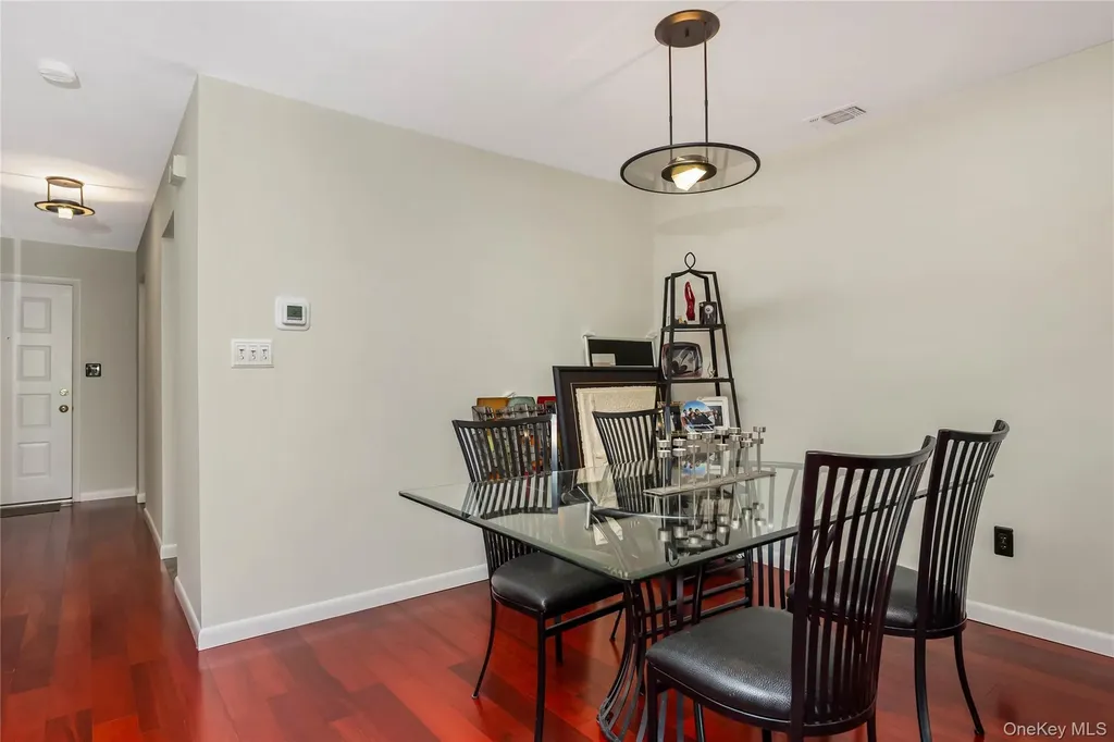 82 Cottonwood Court Wantagh NY 11793