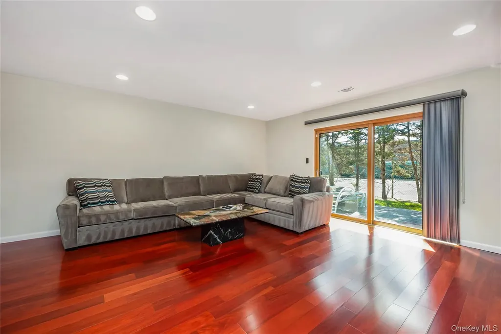 82 Cottonwood Court Wantagh NY 11793