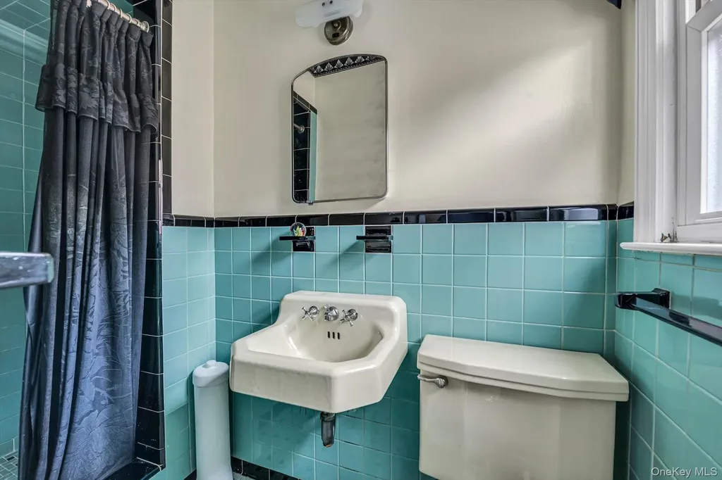 160-16 25th Drive Flushing NY 11358