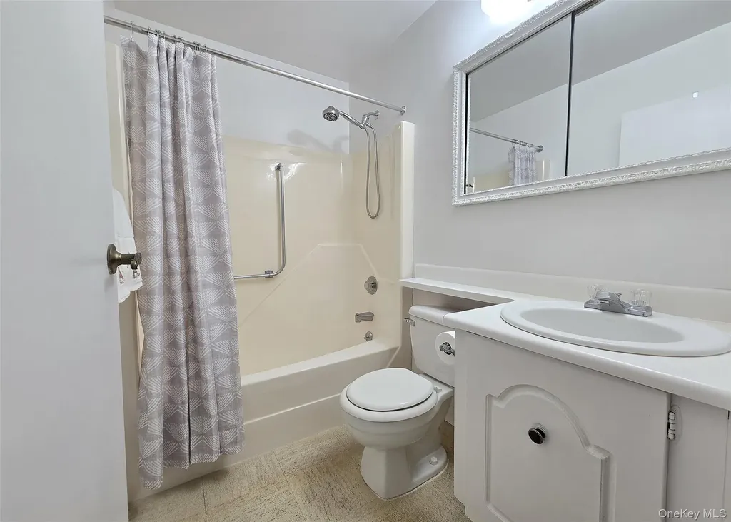 22 Freemont Lane Coram NY 11727