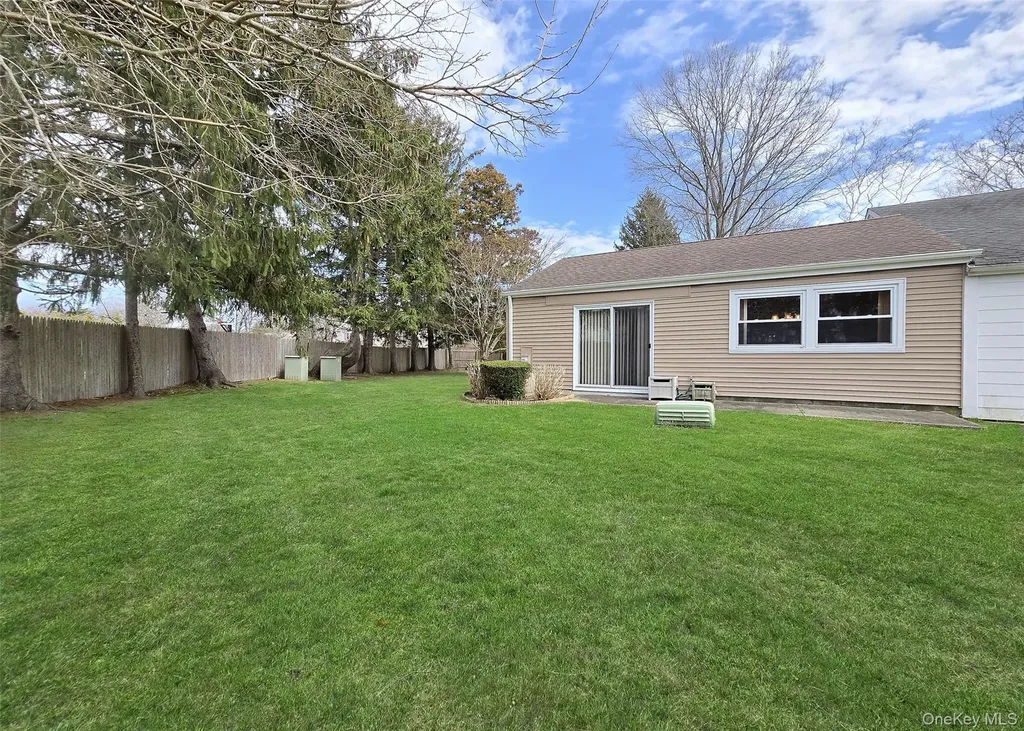22 Freemont Lane Coram NY 11727