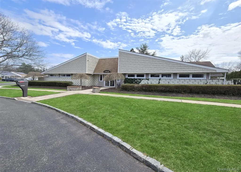 22 Freemont Lane Coram NY 11727